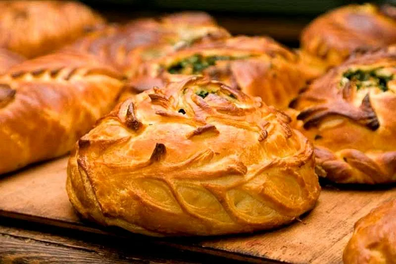 Пирог домашний с капустой (индивидуальный) — фото